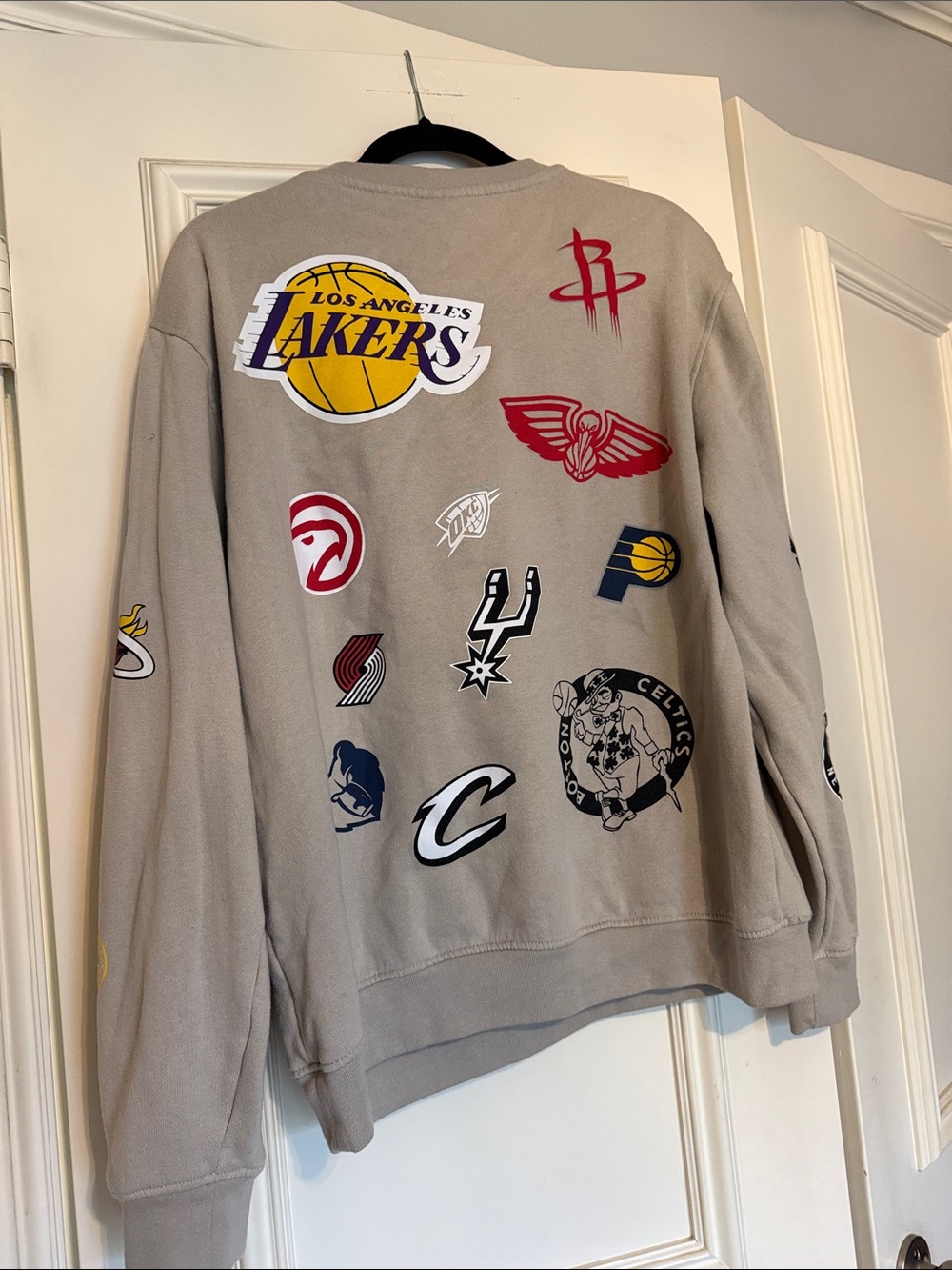 NBA Multi-Team Logo Crewneck Sweatshirt in Beige - Picture 3 of 3